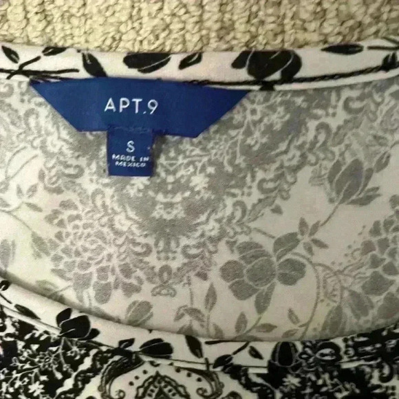 APT.9 SMALL PAISLEY LONG SLEEVE (very soft material!!) - Picture 4 of 5